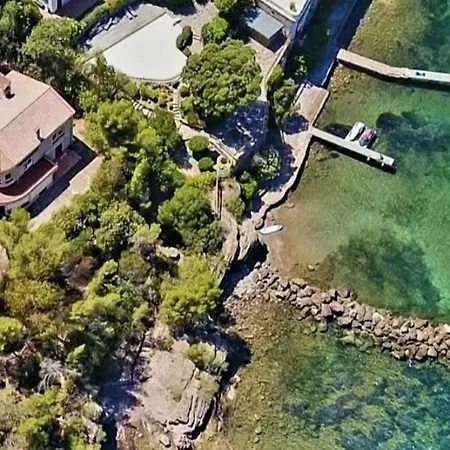 Charmante Provencale Pieds Dans L'eau Avec Piscine Et Privee *