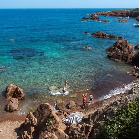 Charmante Provencale Pieds Dans L'eau Avec Piscine Et Privee Вілла *